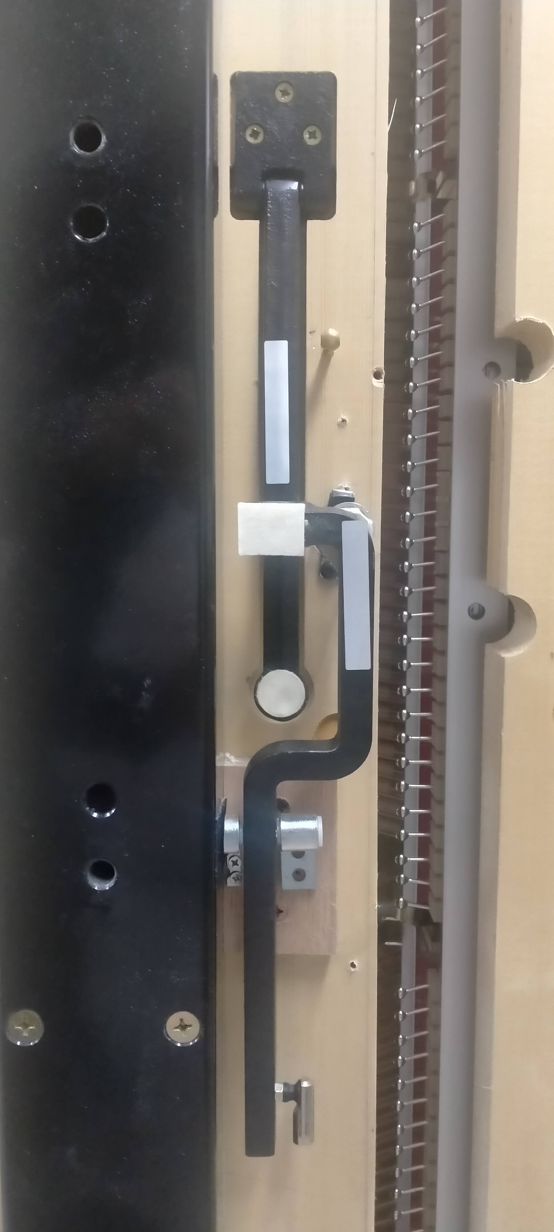 Mecanismo de cierre automático de tapa de piano