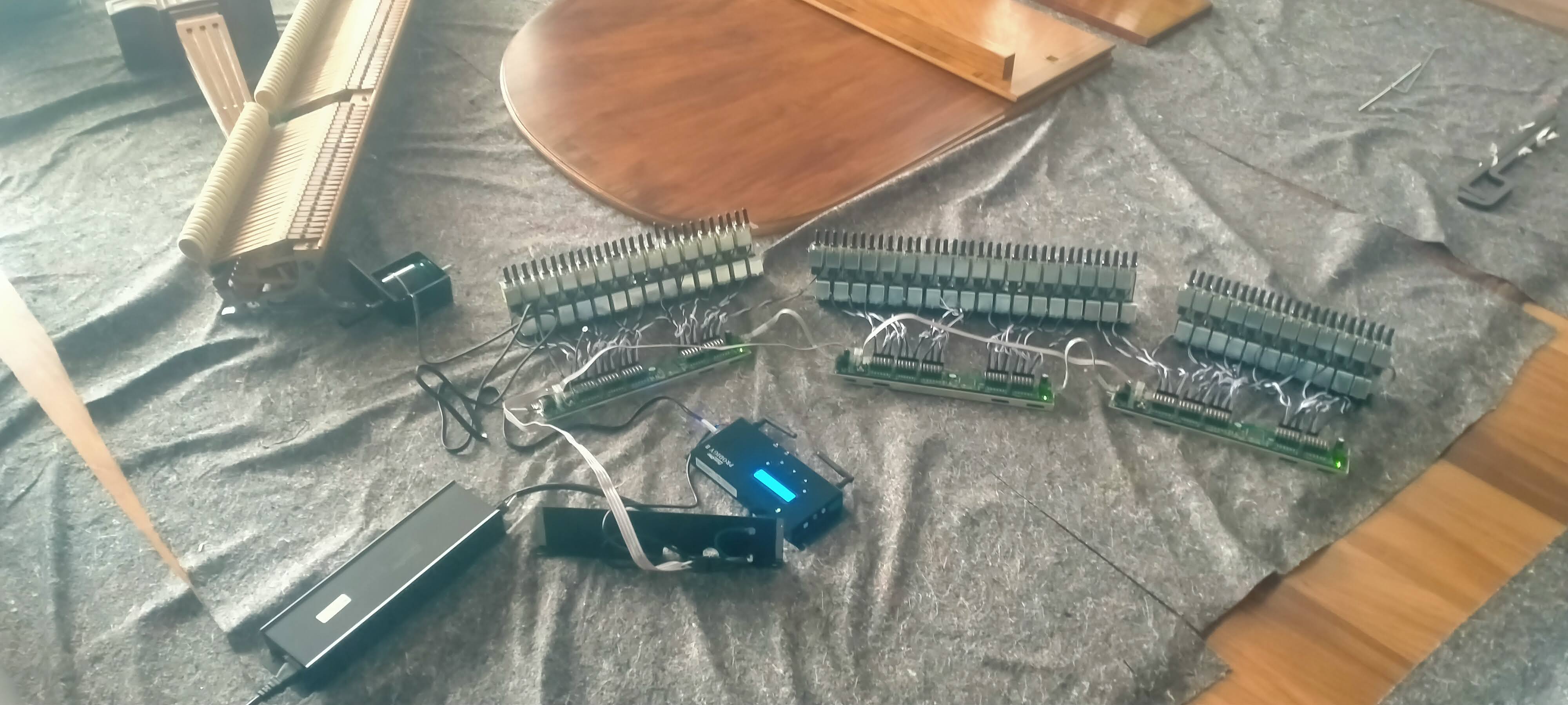 Solenoides del sistema silenciador conectados a unidad de control